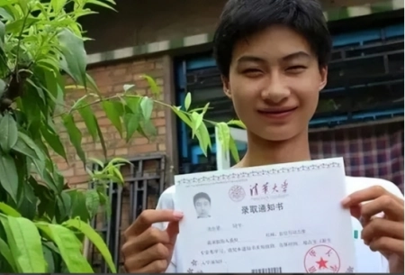 寒门贵子圆梦清华后，现状令人羡慕，网名像是在跟网友“撒狗粮”